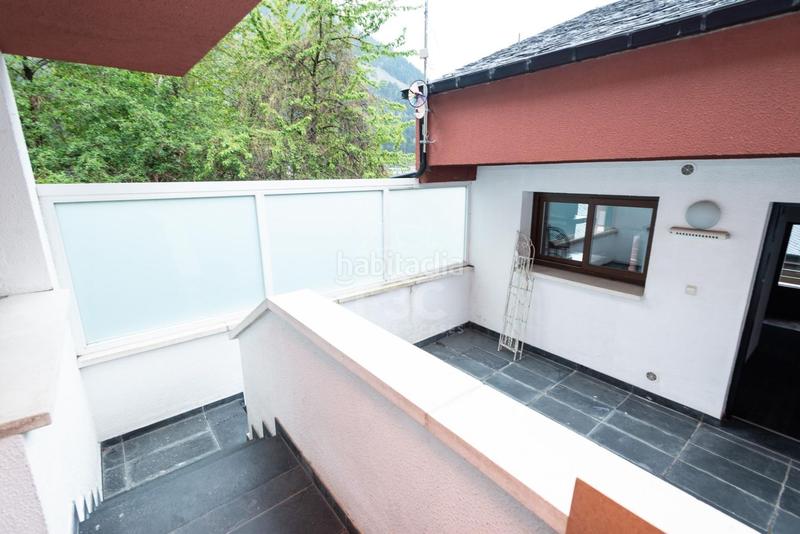 Foto a878482f-70eb-4040-b864-addb8d7c4100. Casa aparellada amb calefacció aparcament a Les Escaldes Escaldes-Engordany