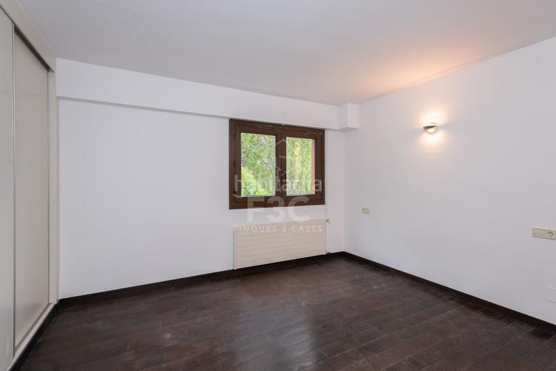 Foto b48457e0-a24e-47b9-9c6f-727d3063868d. Casa aparellada amb calefacció aparcament a Les Escaldes Escaldes-Engordany