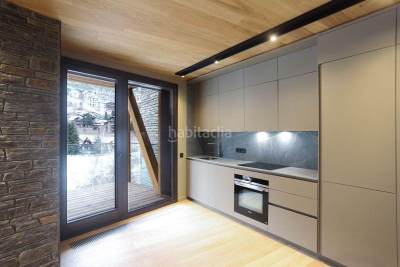 Foto 359b3ebe-39d6-46b9-bbf8-1c51b795ddc3. Miete etagenwohnung mit kamin parking in El Tarter Canillo