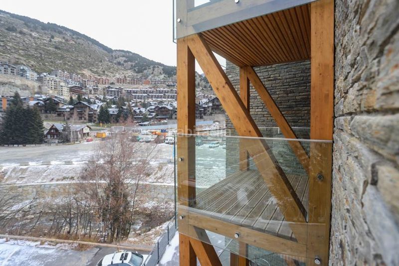 Foto 3dcaeafd-d971-4c07-8f47-5f350f655d9c. Miete etagenwohnung mit kamin parking in El Tarter Canillo