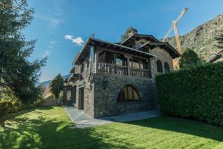 Rent Chalet in Els Vilars d´Engordany. Exclusivo chalet en alquiler en escaldesengordany