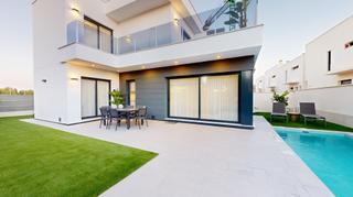 Chalet en Roda. Última unidad de esta promoción   villa en roda golf