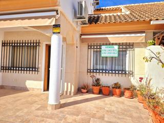 Maison à Centro. Casa en planta baja con buhardilla en los alcázares
