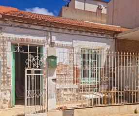 Casa adossada a Centro. Casa en planta baja muy cerca de la playa.