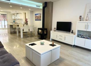 Chalet in Centro. Como nueva! amplia casa en los alcázares.