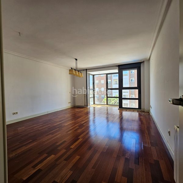 Foto 8dfbec2e-1fa0-49b7-806f-0a8600dad9d5. Rent flat with heating parking pool in Sanchinarro Madrid