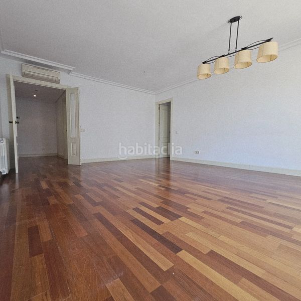 Foto c8a8ef24-815d-4d92-9d0b-c25f6eed47b0. Rent flat with heating parking pool in Sanchinarro Madrid