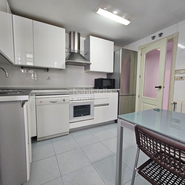 Foto d279e7cb-9386-4b8d-85ca-f60680a5fd2e. Rent flat with heating parking pool in Sanchinarro Madrid