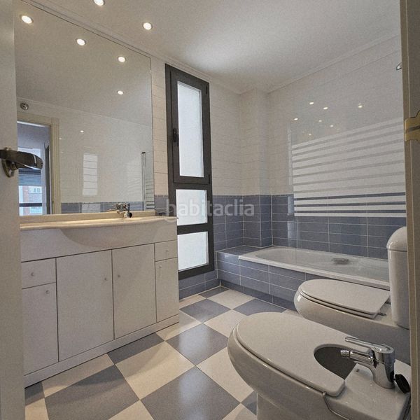 Foto f4f09e85-3234-4298-9a01-42dc2603d26d. Rent flat with heating parking pool in Sanchinarro Madrid