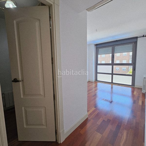 Foto fd4a659c-4eab-4be6-908f-4fe43a53eb8d. Rent flat with heating parking pool in Sanchinarro Madrid