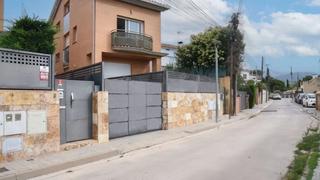 Maison  Carrer joaquim costa. Casa en premià de dalt, barcelona ocupado