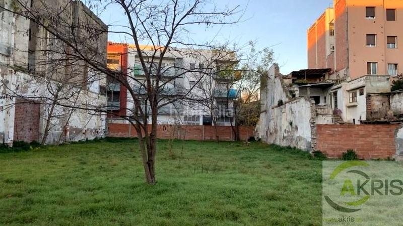Foto a2d423a7-3ebb-476f-81d2-cf9a494b3279. Terreny residencial a Centre Figueres