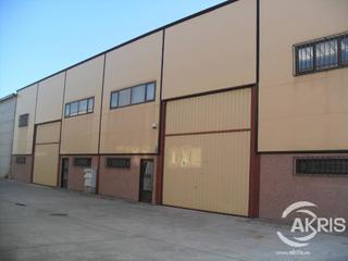 Nau industrial a Huecas. Gran nave sin posesión en huecas