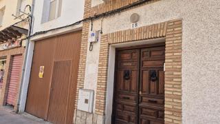 Casa a Torrijos. Casa en venta con local, almacen y apartamentos