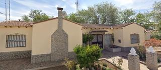 Casa adossada  De mora. Con incidencias inmueble alquilado  no visitable.