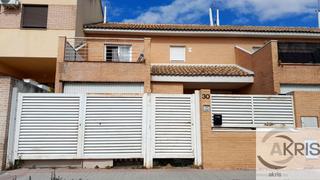 Maison à Yuncos. Chalet adosado en yuncos para reformar