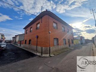 Casa  Nueva. Casa de esquina muy bien ubicada!