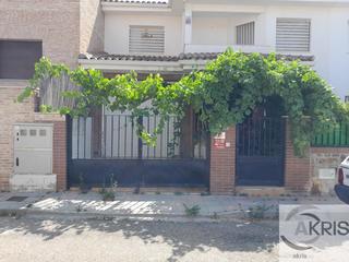 Casa a Esquivias. Chalet adosado en la población de esquivias
