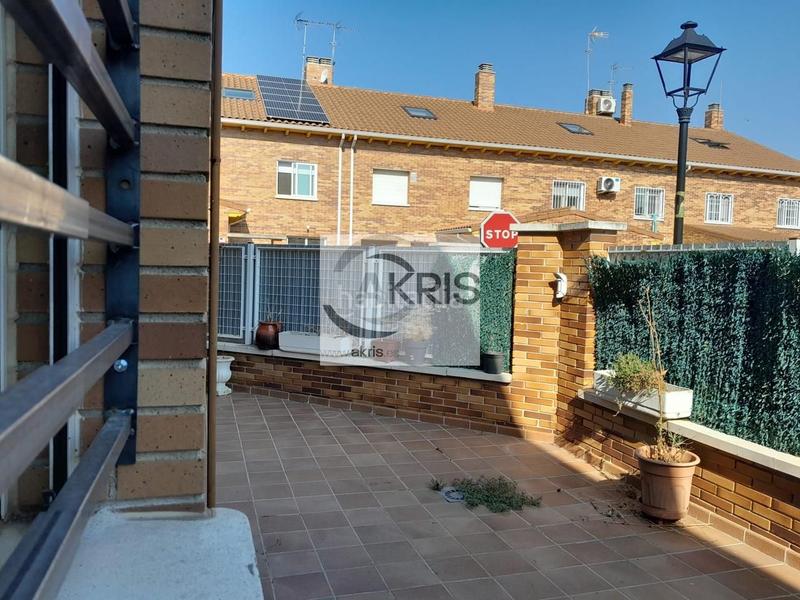 Foto 9795ad9c-8031-41f9-b0ef-7a30c69156d9. Casa chalet con 4 dormitorios en Los Robles Seseña