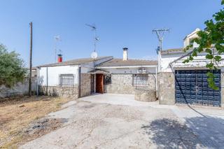 Casa  Recas. Vivienda okupada sin posibilidad de visitar ni financiar