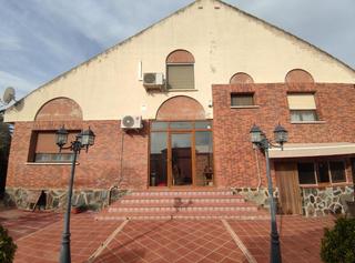 Casa  Padilla. Magnificio chalet alto standing en las nieves nambroca