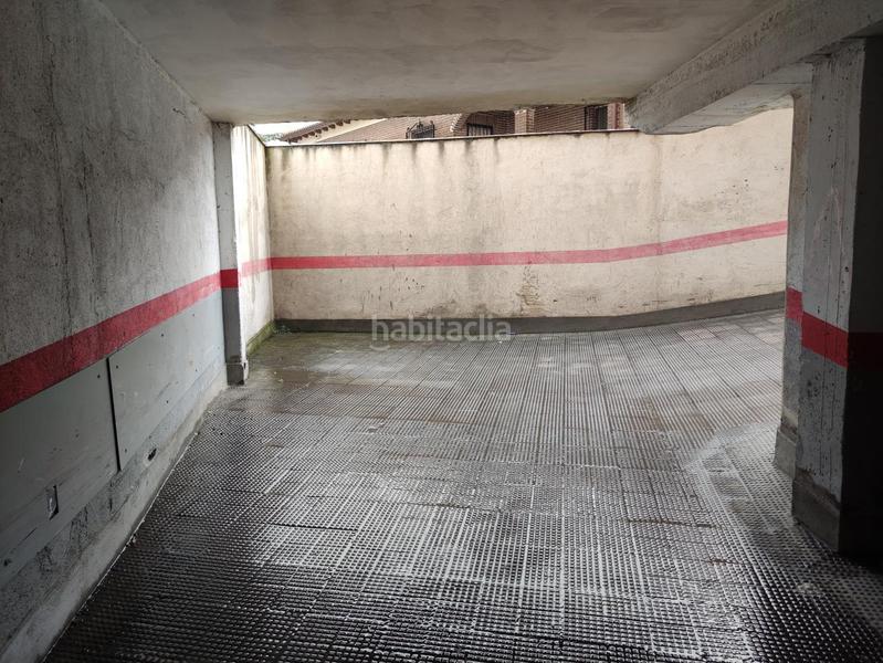 Foto b3fbe34f-2a36-4a5f-a387-8663e0c83d7a. Parking voiture dans Olías del Rey