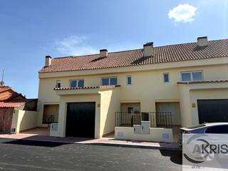 Maison jumelée à Torre de Esteban Hambrán (La). Adosado con aerotermia en la torre esteban hambran