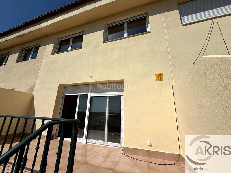 Foto b284e821-9ef6-43c6-a211-0a35fdb196f9. Casa a schiera con riscaldamento parcheggio in Torre de Esteban Hambrán (La)