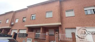 Casa a Chozas de Canales. Chalet adosado en chozas de canales