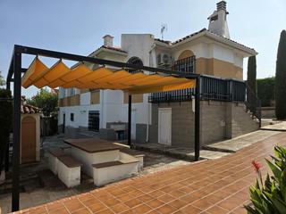 Casa  Los cantos. Chalet en urbanizacion con zonas comunes
