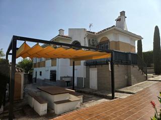 Casa  Los cantos. Chalet en urbanizacion con zonas comunes