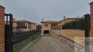 Haus  Barcelona. Chalet adosado en venta en el casar de escalona toledo  ocupado