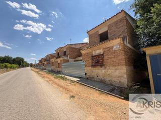 Casa adossada  Los deportes. Vivienda a terminar con gran potencial