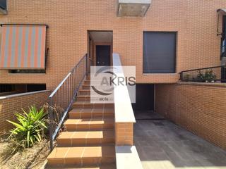 Rent Semi detached house  Vía tarpeya