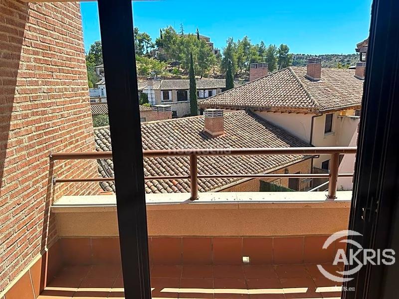 Foto 6220ff6d-abf7-486b-994e-98b92d3c4bf8. Duplex con riscaldamento in Los Cigarrales-La Bastida Toledo