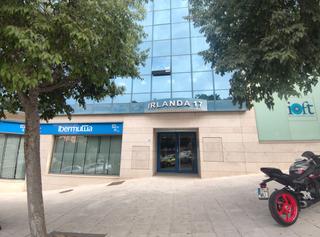Lloguer Oficina  De irlanda. Oficina operativa en ed. emblemático en alquiler