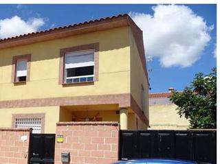 Maison  Del clavel. Chalet adosado en venta en el casar de escalona toledo
