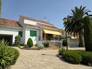 Haus  Santa clara. Chalet indendiente con piscina en bargas
