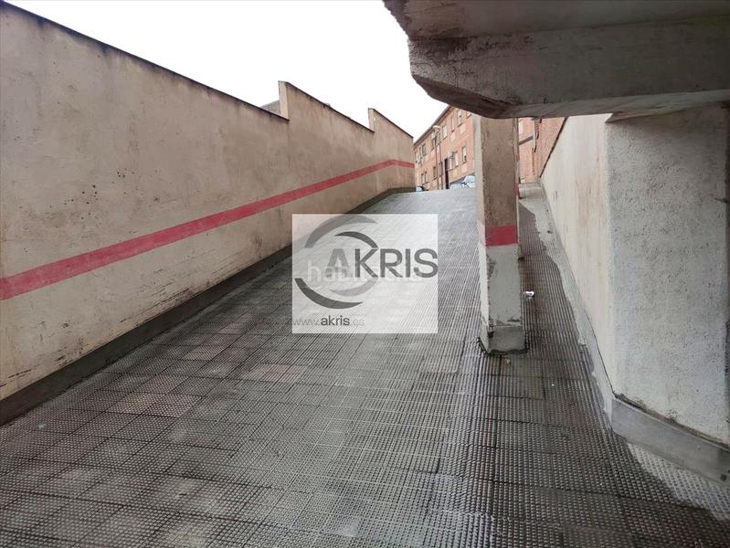 Foto 8cf51571-4b31-440f-84a3-93b458190e70. Autoparkplatz in Olías del Rey