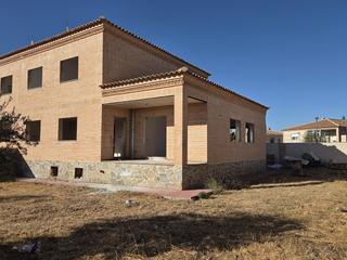 Casa bifamiliare  Labradillo. Vivienda familiar con parcela de 500 m a 5 minutos de toledo