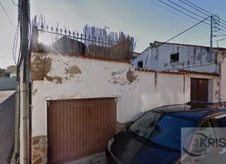Casa a Recas. Vivienda ocupada en recas, no se puede visitar