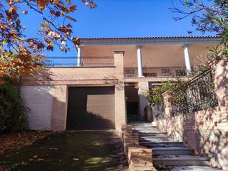 Casa  Del alcotán. Chalet independiente en layos golf