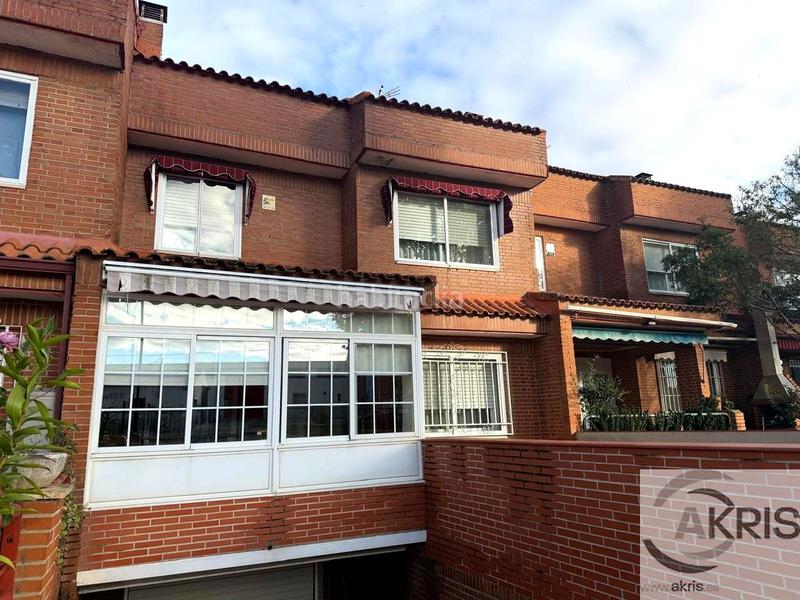 Foto 5fbf6d1e-b0f5-4c0f-8bb7-4d62aa603412. Maison jumelée avec chauffage piscine dans Ajalvir