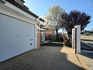 Chalet  Calle de la avutarda. Chalet en layos golf