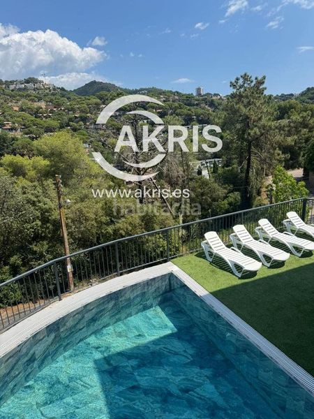 Foto b25ce04c-9552-4930-8185-06a2c30af813. Xalet amb aparcament piscina a Canyelles Lloret de Mar