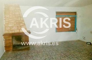 Chalet  Presseguer (can coral). Casa ocupada en venta en torrelles de foix barcelona