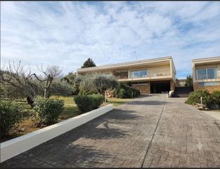 Chalet  Calle monasterio santa maría la real. Espacio, privacidad y naturaleza exclusiva propiedad en toledo