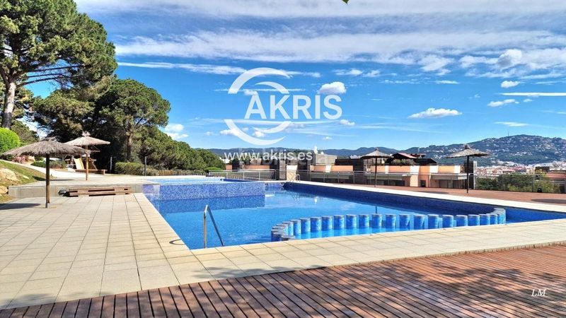 Foto c9559503-28d2-41cf-a785-88aa460b7fc8. Pis amb piscina a Santa Clotilde Lloret de Mar