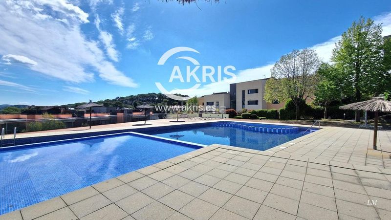 Foto f717a90e-cb35-405d-a2ac-f8786e336ab8. Pis amb piscina a Santa Clotilde Lloret de Mar