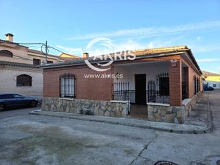 Chalet  Calle gorriones. En santa olalla
